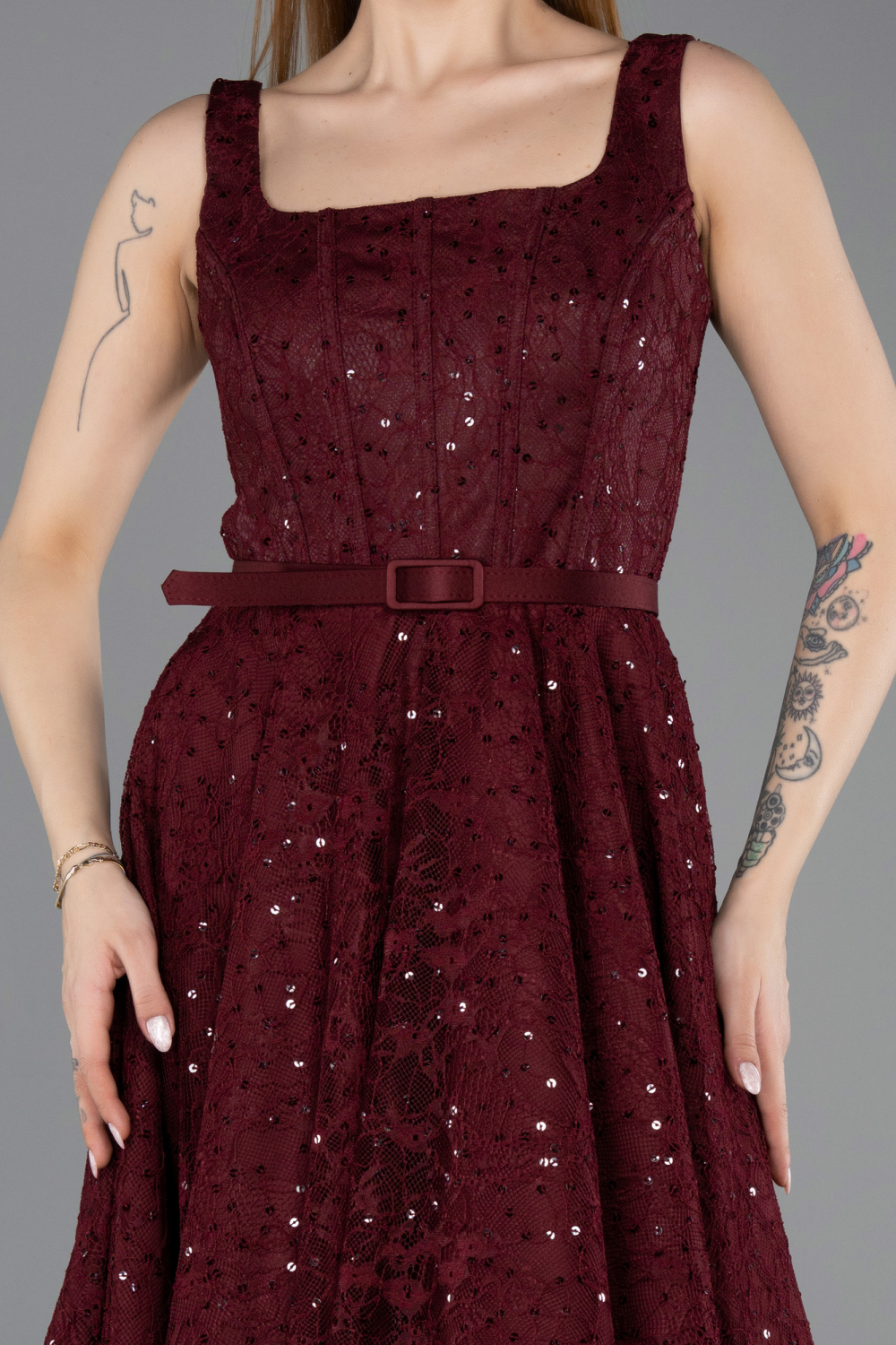 Bordo Kolsuz Kare Yaka Pullu Midi Dantel Gece Elbisesi ABK2549
